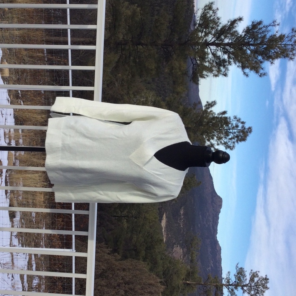 NWT Staccatto White V-Neck Sweater